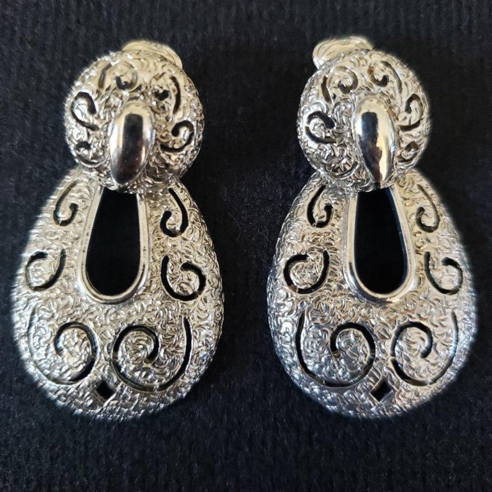 Vintage Sarah Coventry Sliver Tone Carved Swirl / Twist Convertible Clip-on Earr
